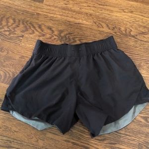 Lululemon Hottie Hot T Reversible Short 8